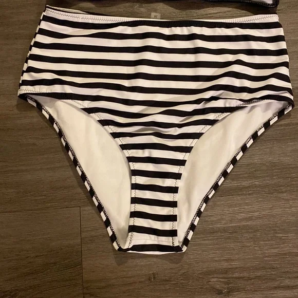 Never worn black and white striped swim suit XL - Picture 3 of 3
